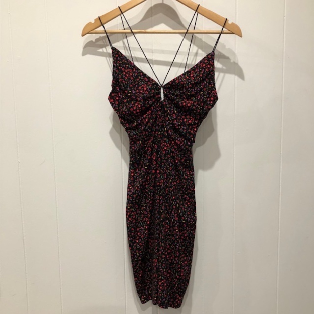 H&M // V-Neck // Keyhole Detail // Short // Black // Small Flowers // Dress